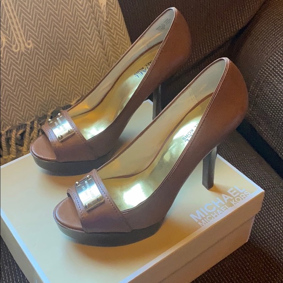 Michael Kors Leather Classic Platform - Picture 6 of 6